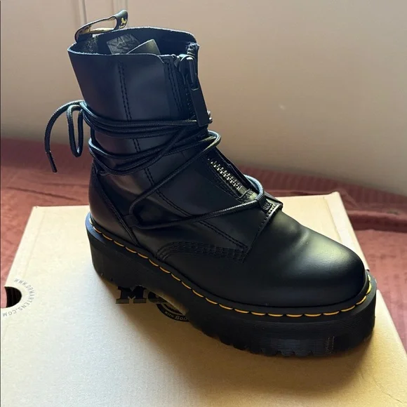 Dr. Martens Jarrick II Black Boots - Picture 4 of 6